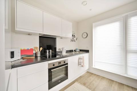 1 bedroom flat to rent, Powermill Close, New Malden, KT3