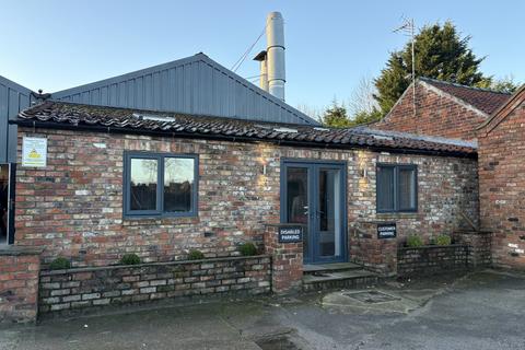 Property to rent - The Old Joiners Shop, Brandesburton