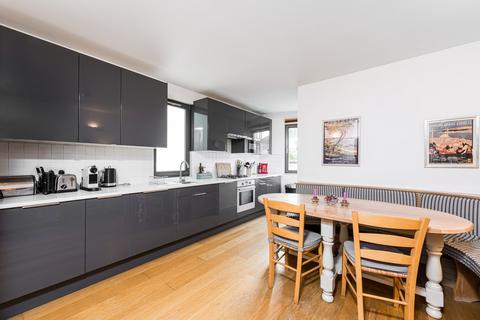 3 bedroom flat for sale, Park Hill, London SW4
