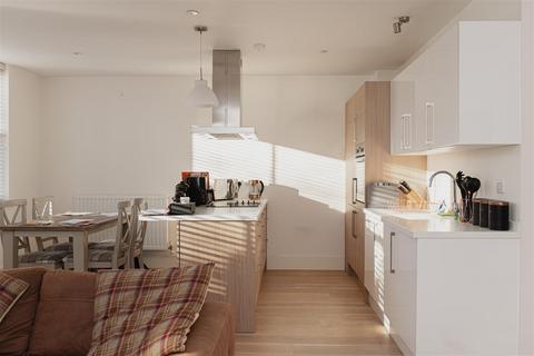 2 bedroom apartment to rent, Hooley Lane, Redhill