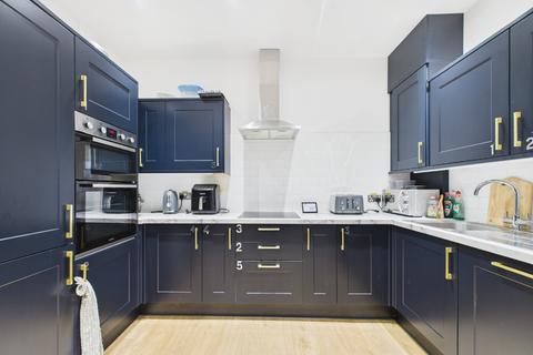 6 bedroom semi-detached house for sale, Homesdale Road, Bromley BR2