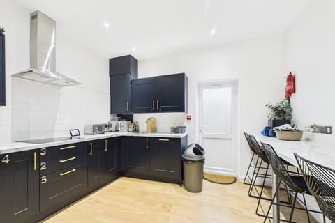 6 bedroom semi-detached house for sale, Homesdale Road, Bromley BR2
