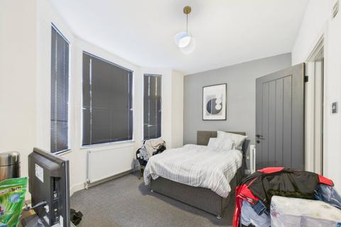 6 bedroom semi-detached house for sale, Homesdale Road, Bromley BR2