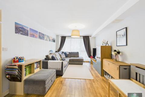 2 bedroom maisonette for sale, Commonwealth Drive, Crawley RH10