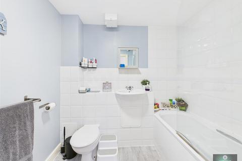 2 bedroom maisonette for sale, Commonwealth Drive, Crawley RH10