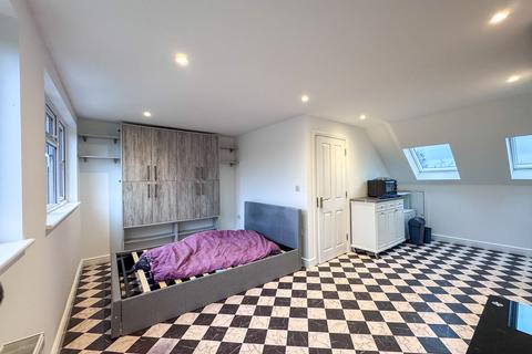 1 bedroom flat to rent, Barnet Way, London, NW7