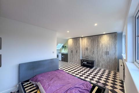 1 bedroom flat to rent, Barnet Way, London, NW7