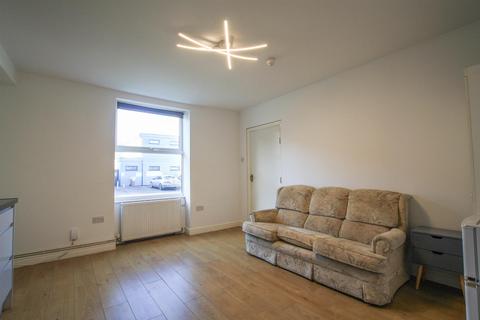 1 bedroom flat to rent, High Street, Gorleston