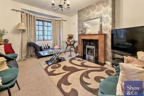 3 bedroom flat for sale, Castle Way, Feltham TW13