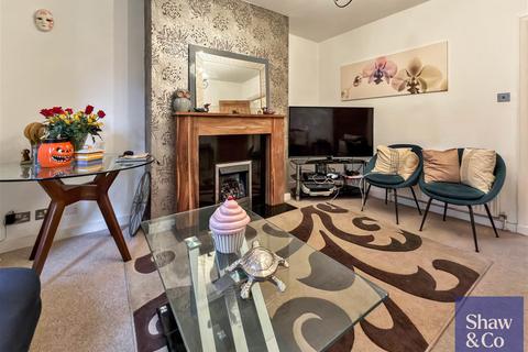 3 bedroom flat for sale, Castle Way, Feltham TW13