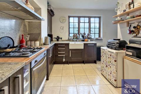 3 bedroom flat for sale, Castle Way, Feltham TW13