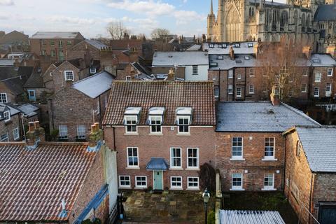 4 bedroom townhouse for sale, Ogleforth Mews, York, YO1