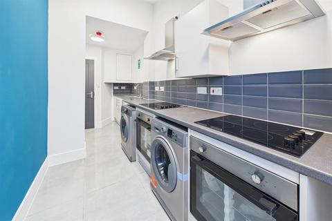Studio to rent, Wyken Avenue, Coventry CV2