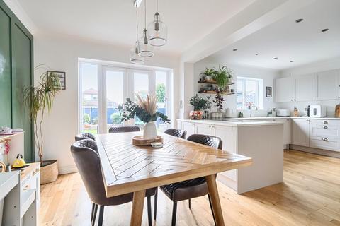 4 bedroom detached house for sale, Wilton Close, Bracklesham Bay, PO20