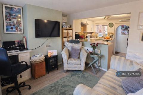 2 bedroom terraced house to rent, Wickens Place, West Malling, ME19