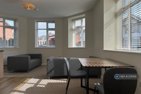 2 bedroom flat to rent, Richmond Court, Bournemouth, BH8