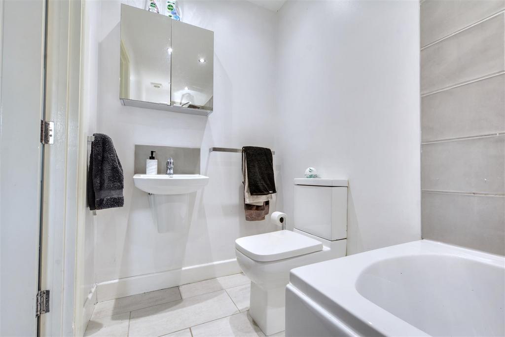 Bathroom 2.jpeg