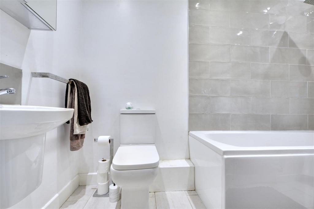 Bathroom 1.jpeg