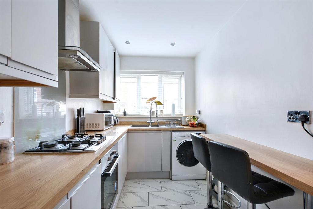 Kitchen 2.jpeg