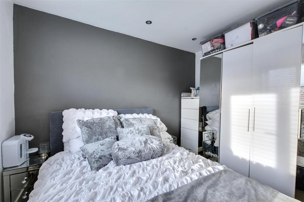 Bedroom 1 2.jpeg