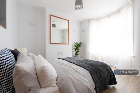 4 bedroom terraced house to rent, Holbrook Road, London, E15