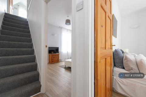 4 bedroom terraced house to rent, Holbrook Road, London, E15