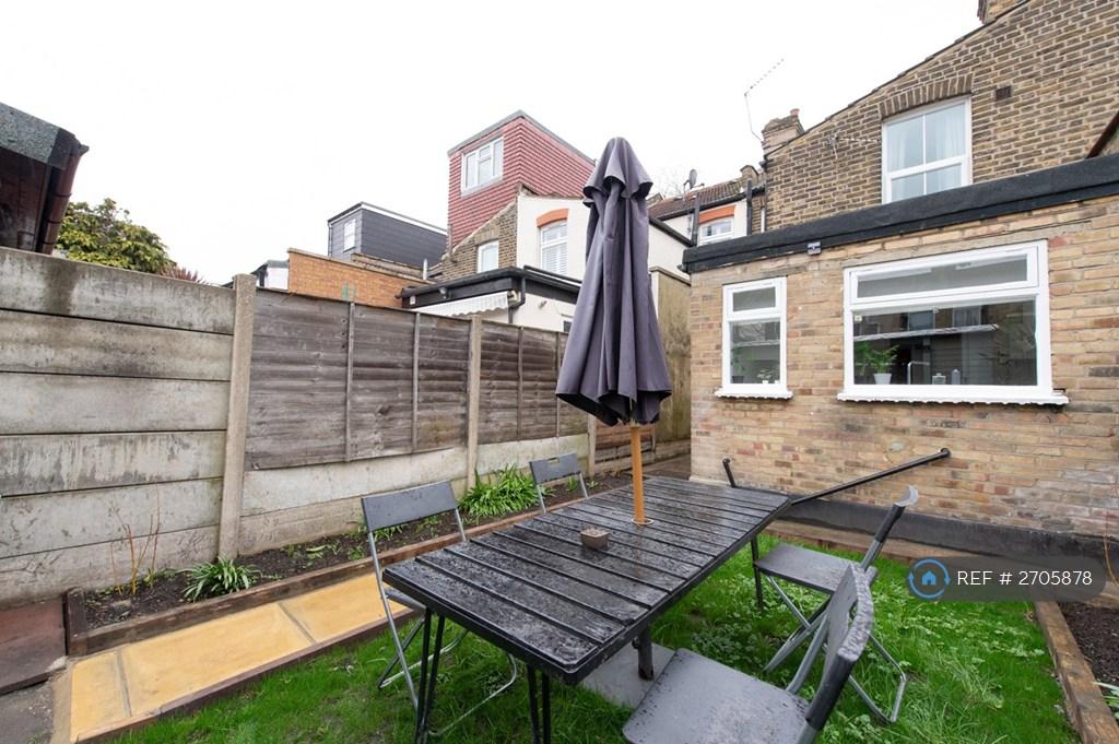 Al Fresco Dining Anyone?