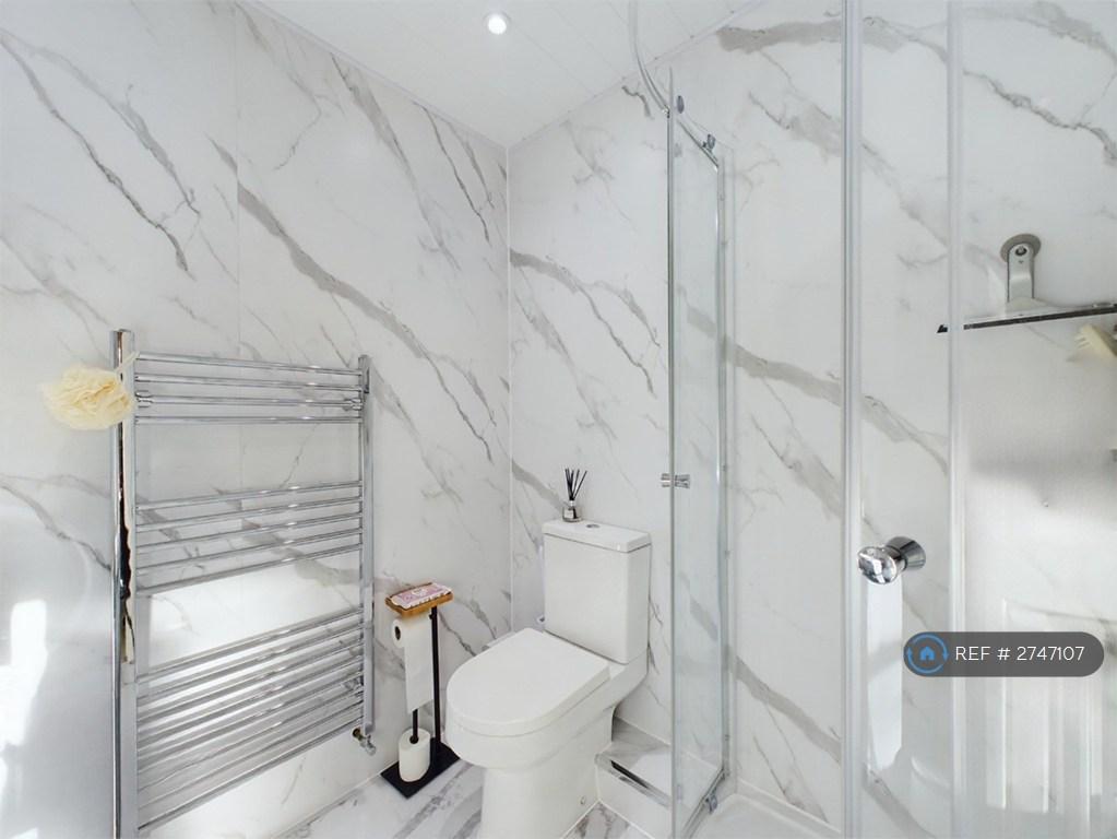 En-Suite Bathroom