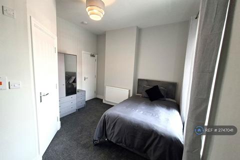 1 bedroom in a house share to rent, Moorfield Grove, Bolton, BL2