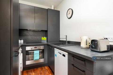 2 bedroom flat to rent, Queens Crescent, London, NW5