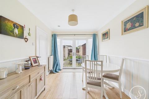 3 bedroom townhouse for sale, Gray Court, Leeds