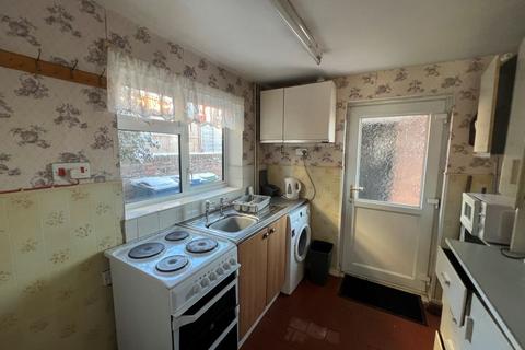 3 bedroom semi-detached house for sale, 44 Bagots Oak, Stafford, ST17 9SA