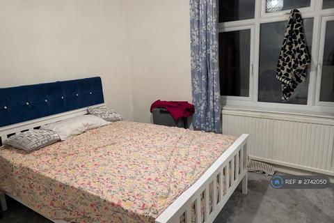 1 bedroom in a flat share to rent, Neasden Lane North, Neasden, NW10