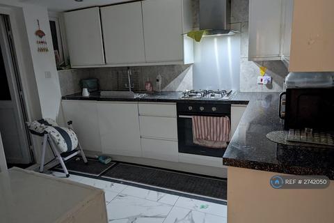 1 bedroom in a flat share to rent, Neasden Lane North, Neasden, NW10