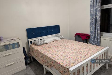 1 bedroom in a flat share to rent, Neasden Lane North, Neasden, NW10