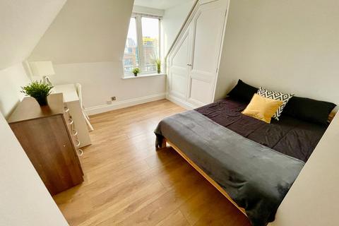 3 bedroom flat share to rent, Lanark Square, London E14