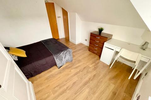 3 bedroom flat share to rent, Lanark Square, London E14