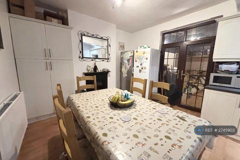 3 bedroom semi-detached house to rent, Harborough Road, Oadby, Leicester, LE2