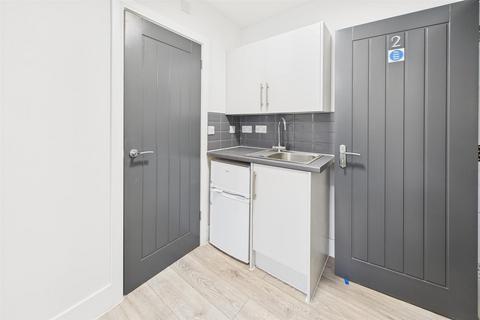 Studio to rent, Wyken Avenue, Coventry CV2