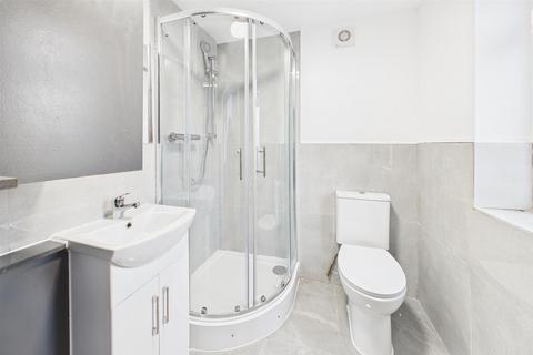 Studio to rent, Wyken Avenue, Coventry CV2
