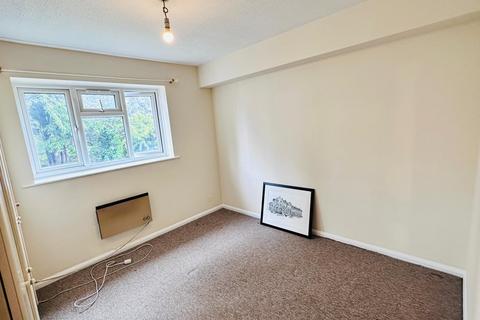 2 bedroom flat to rent, Oakington Avenue, Wembley HA9