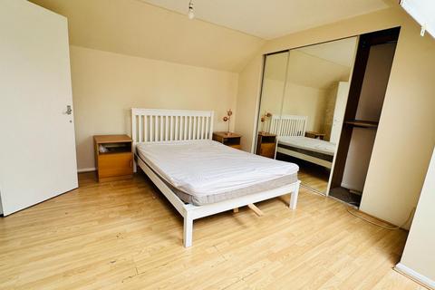 2 bedroom flat to rent, Oakington Avenue, Wembley HA9