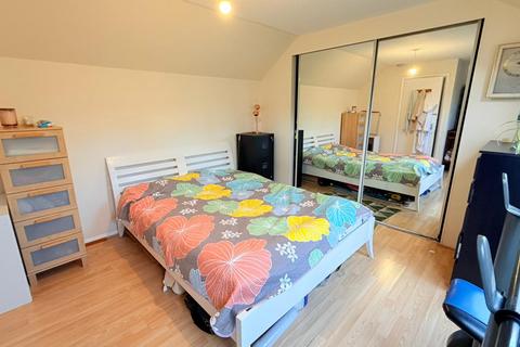 2 bedroom flat to rent, Oakington Avenue, Wembley HA9