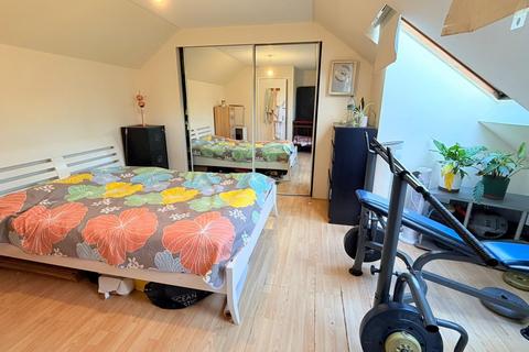 2 bedroom flat to rent, Oakington Avenue, Wembley HA9
