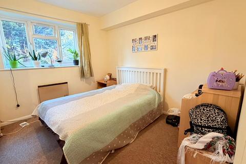 2 bedroom flat to rent, Oakington Avenue, Wembley HA9