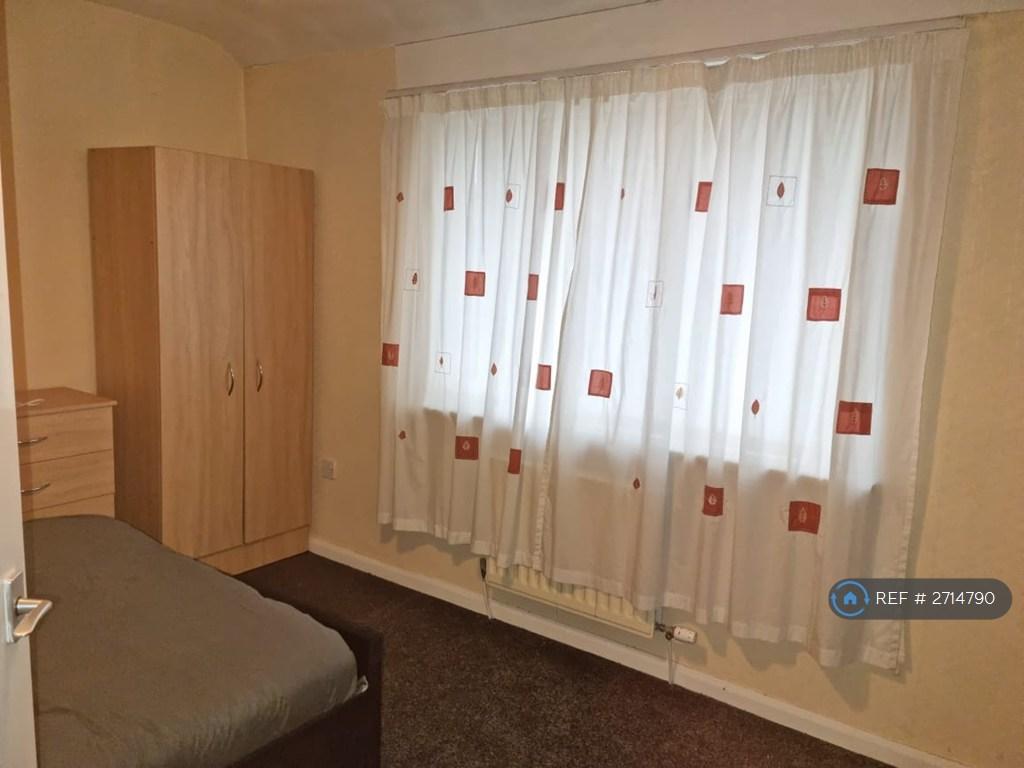 Bedroom 1 (Front Facing)