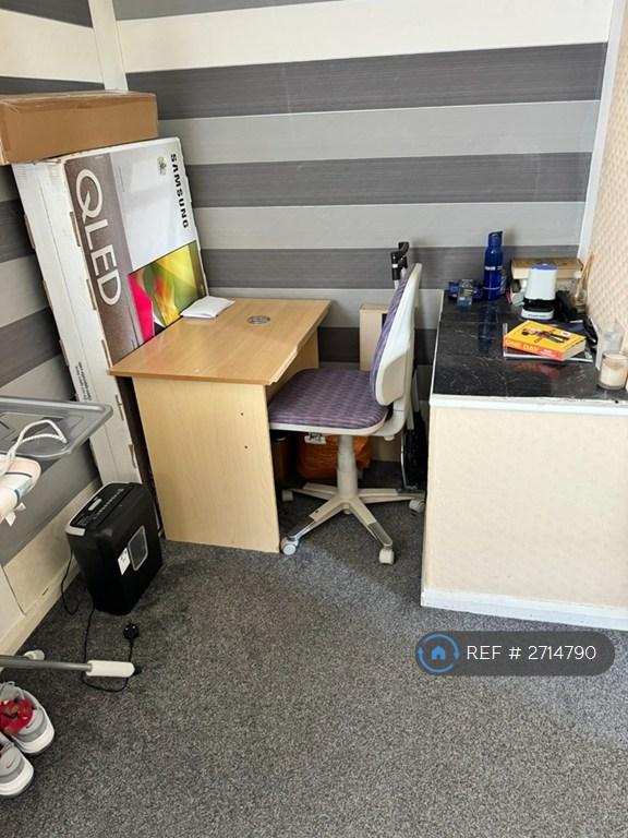 Bedroom 1 (Study Area)