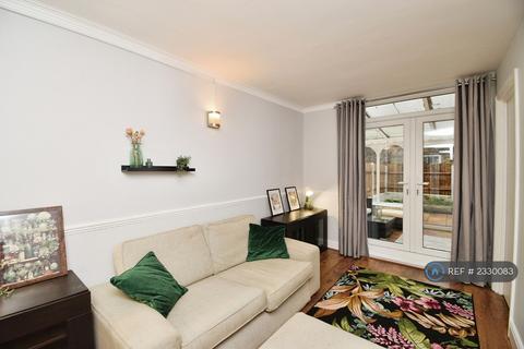 1 bedroom in a flat share to rent, Stebondale Street, London, E14