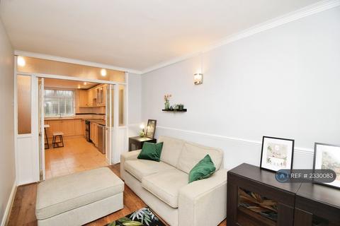 1 bedroom in a flat share to rent, Stebondale Street, London, E14