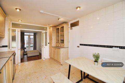 1 bedroom in a flat share to rent, Stebondale Street, London, E14